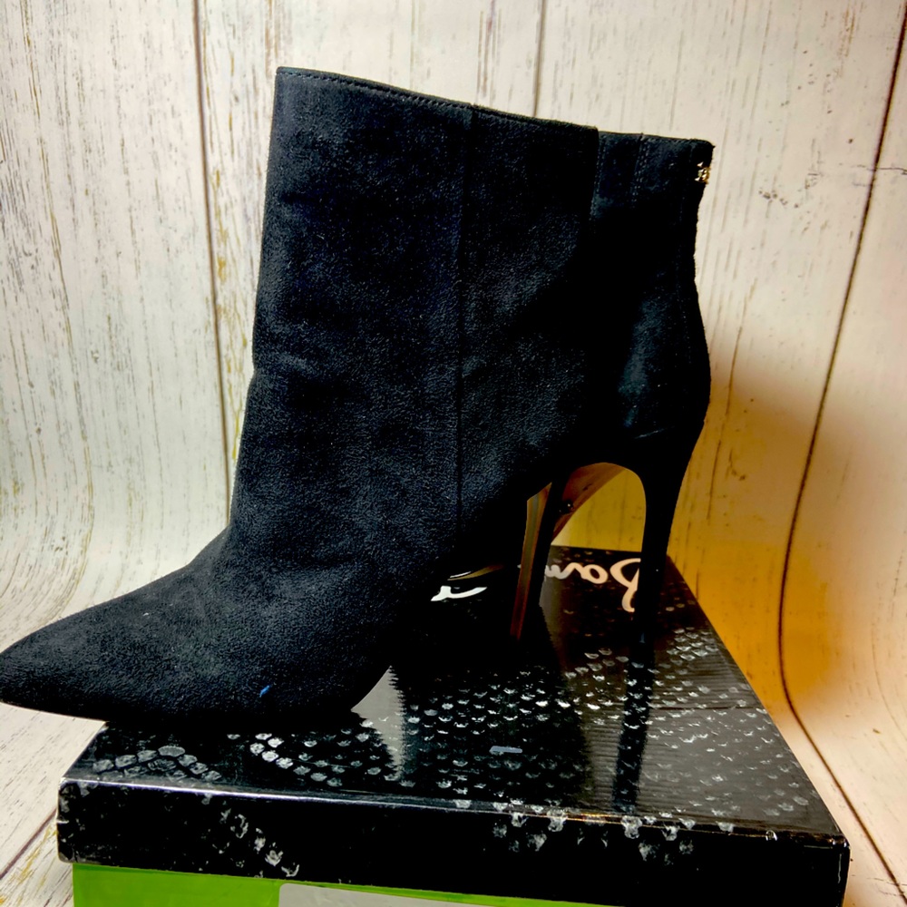 Sam Edelman black leather/suede booties.